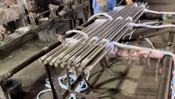 membeli Panjang Standar 1000mm - 8000mm Batang Piston Chrome dengan Kekerasan HRC 60-65 dan Presisi Kelurusan 0.2 MM/M untuk Silinder Hidrolik pembuatan online